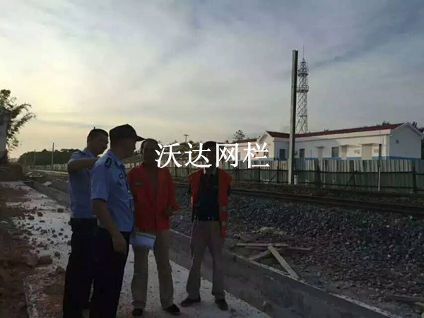 集寧贛鐵路客專刺絲滾籠項目工程圖片2