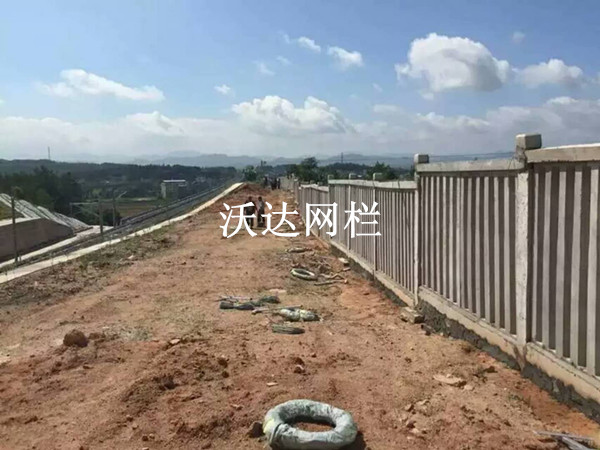 集寧贛鐵路客專刺絲滾籠項目工程圖片3
