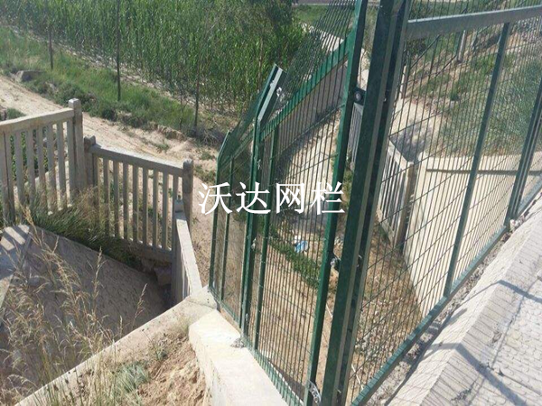 珠海滬昆鐵路貴州段防護(hù)柵欄護(hù)欄網(wǎng)項(xiàng)目