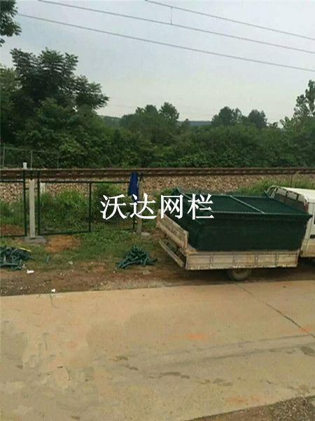 嘉興滬昆鐵路貴州段防護(hù)柵欄護(hù)欄網(wǎng)項(xiàng)目圖片3
