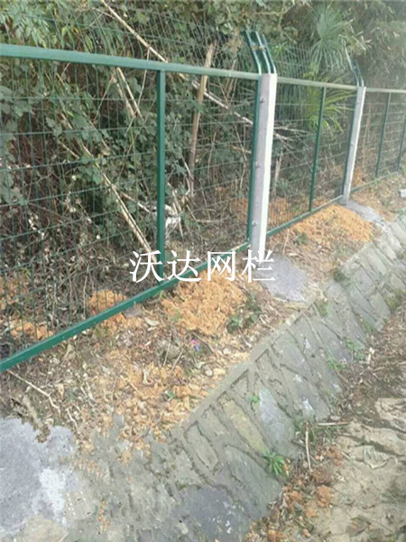 嘉興滬昆鐵路貴州段防護(hù)柵欄護(hù)欄網(wǎng)項(xiàng)目圖片4