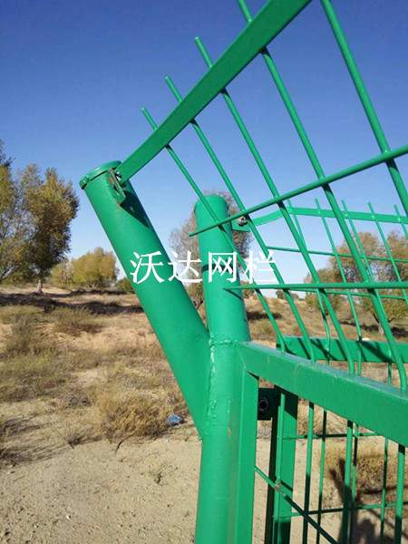 珠海內(nèi)蒙古烏拉特中旗油井護(hù)欄網(wǎng)工程圖片3