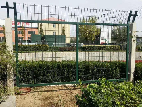 浸塑鐵路防護(hù)柵欄.jpg